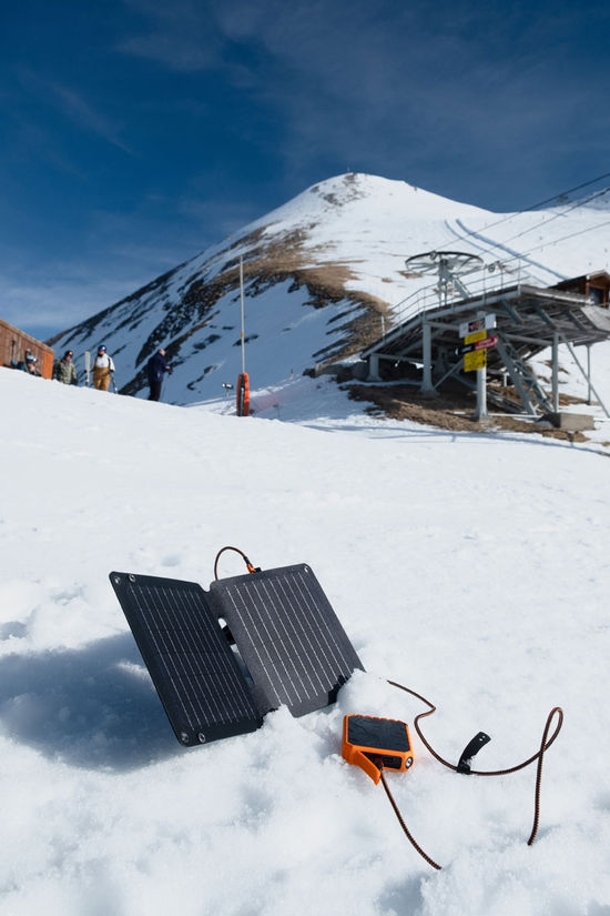 Xtorm Xtorm SolarBooster 14W - Foldable Solar Panel black