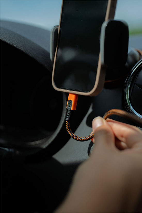 Xtorm Xtreme cable USB-C to Lightning (1,5m) black/orange